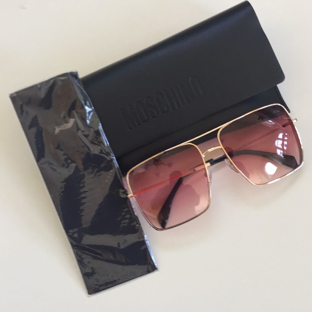 Moschino Oversized Sunglasses - Picture 12 of 12